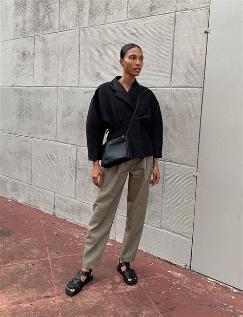 outfit with tan fisherman sandals